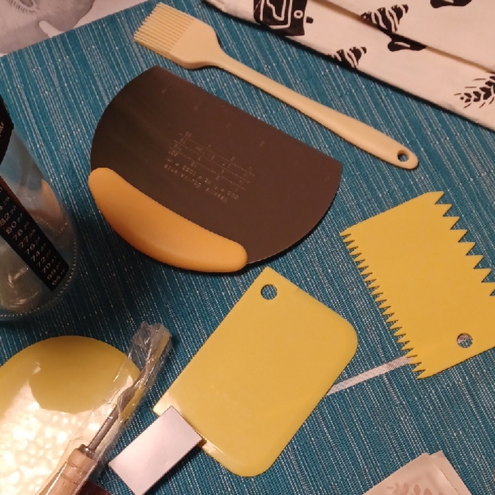 Bread Baking Kit with Banneton Proofing Baskets - Yellow - Picture 3 of 6